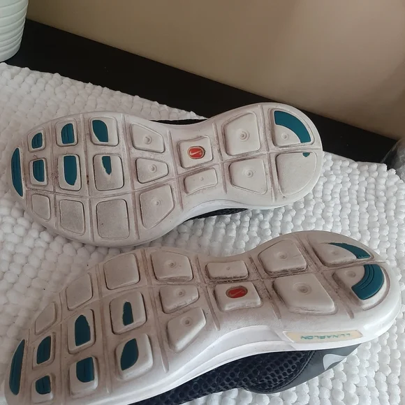 Nike - Picture 2 of 6